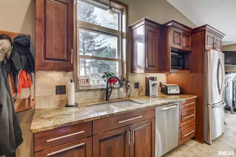1372 E 800 N Rd, Owaneco, IL 62555 photo 9