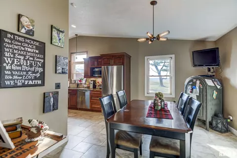 1372 E 800 N Rd, Owaneco, IL 62555 photo 15