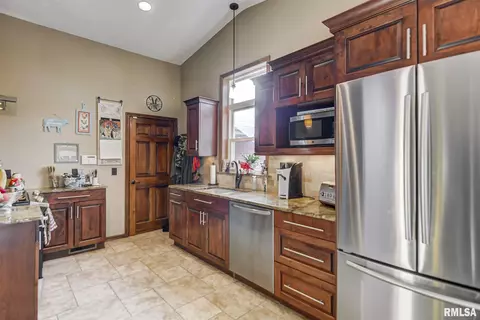 1372 E 800 N Rd, Owaneco, IL 62555 photo 13