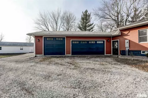 1372 E 800 N Rd, Owaneco, IL 62555 photo 2
