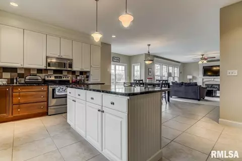 1424 Lake Pointe Ct, Springfield, IL 62712 photo 12