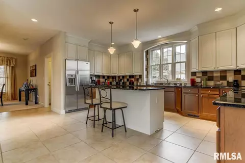 1424 Lake Pointe Ct, Springfield, IL 62712 photo 8
