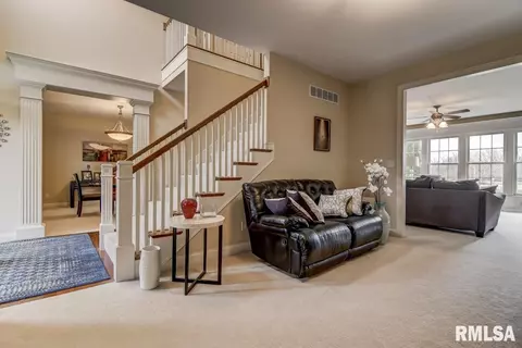 1424 Lake Pointe Ct, Springfield, IL 62712 photo 3