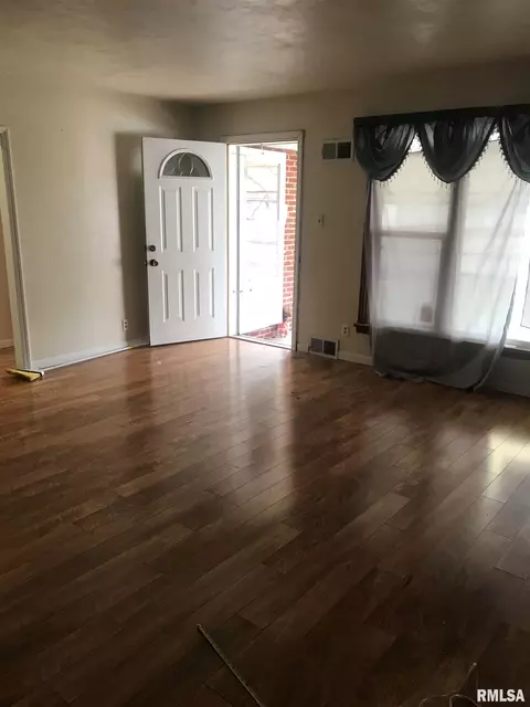 1908 S 15th St, Springfield, IL 62712 photo 2