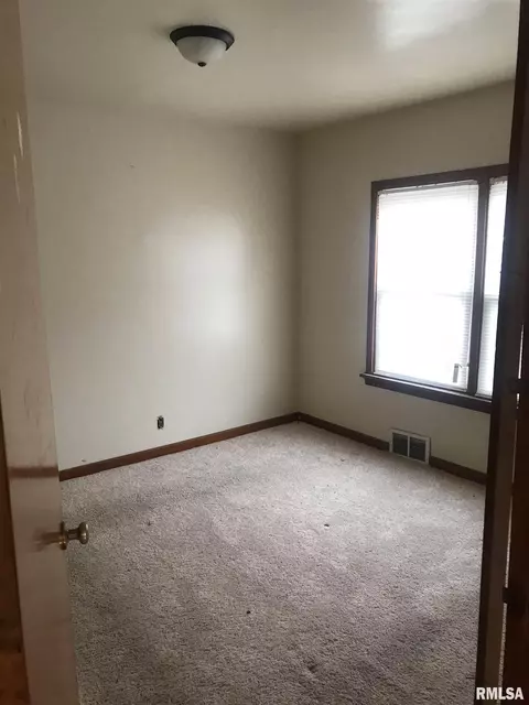 1908 S 15th St, Springfield, IL 62712 photo 11
