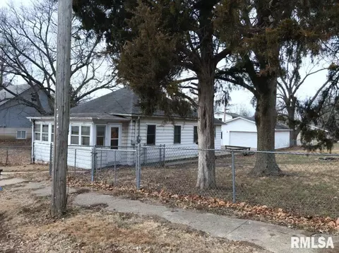 105 Elm St, Thayer, IL 62689 photo 1