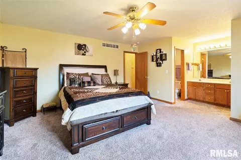 925 Knoll Pointe Pl, Springfield, IL 62703 photo 25