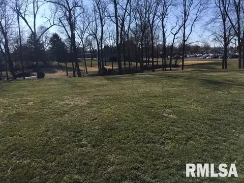 8587 Alice Dr, Jacksonville, IL 62650