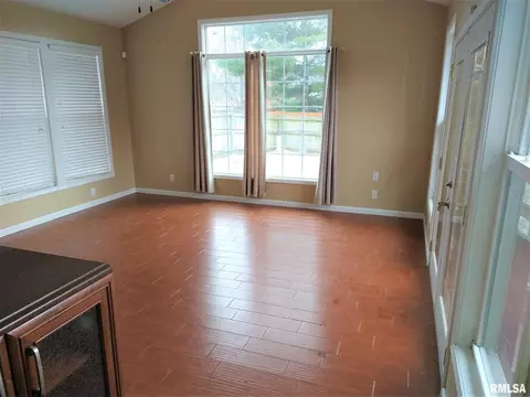 2412 Lindbergh Blvd, Springfield, IL 62704 photo 6