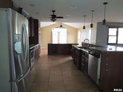 2412 Lindbergh Blvd, Springfield, IL 62704 photo 4