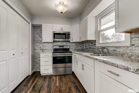 2500 Dover Dr, Springfield, IL 62703 photo 8