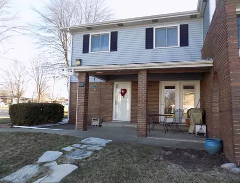 463 S Durkin Dr, Springfield, IL 62704 photo 1