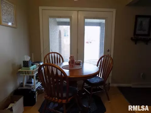 463 S Durkin Dr, Springfield, IL 62704 photo 8
