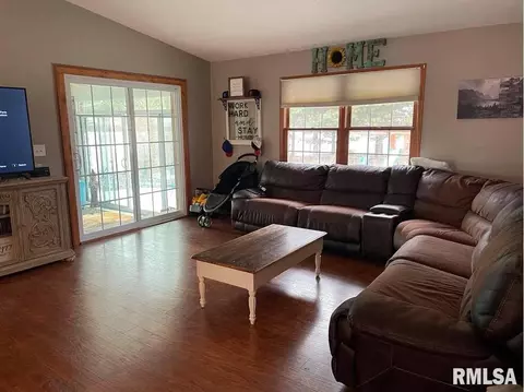 1 Locust Dr, Franklin, IL 62638 photo 7