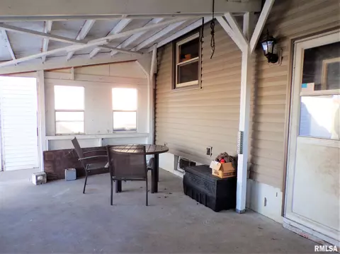 403 W Snyder St, Abingdon, IL 61410 photo 6