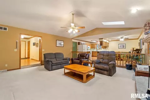 4213 Fort Donelson Dr, Springfield, IL 62707 photo 2