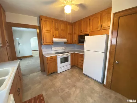 2501 S 6th St, Springfield, IL 62703 photo 5