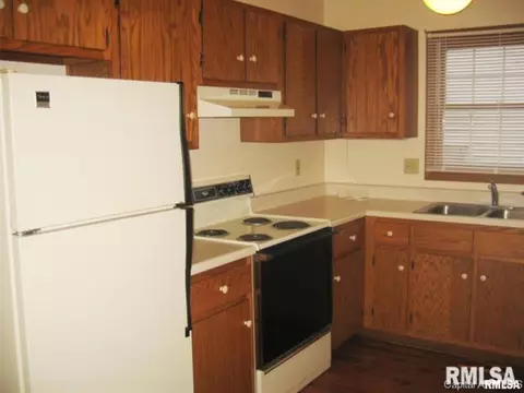 84 Amherst Dr, Springfield, IL 62702 photo 2