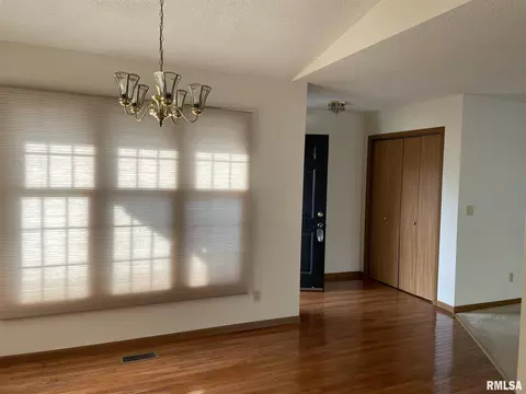 84 Amherst Dr, Springfield, IL 62702 photo 11