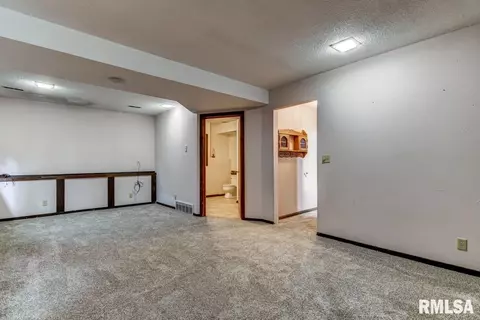2829 E Black Ave, Springfield, IL 62702 photo 17