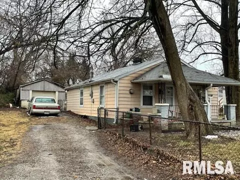 916 W Yates Ave, Springfield, IL 62702 photo 1