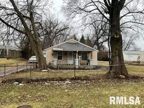 916 W Yates Ave, Springfield, IL 62702 photo 2