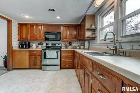 1916 E Watch Ave, Springfield, IL 62702 photo 9