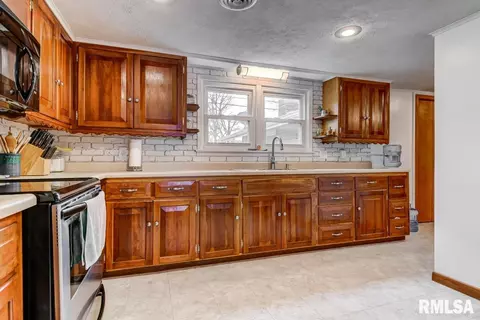 1916 E Watch Ave, Springfield, IL 62702 photo 8