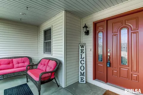 524 Willows Ave, Chatham, IL 62629 photo 2