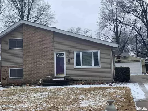 2018 Cambridge Rd, Springfield, IL 62704 photo 1
