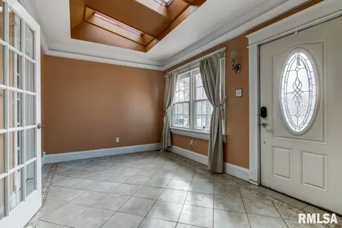 508 S Walnut St, Springfield, IL 62704 photo 2