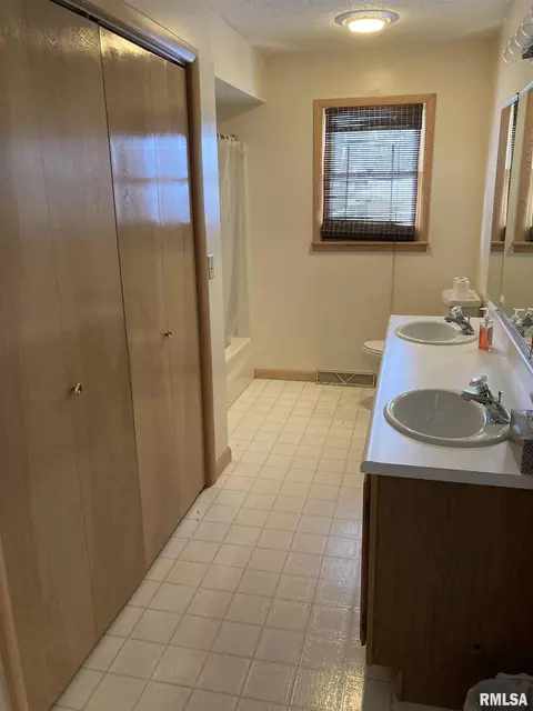2317 Sangamon Ave, Springfield, IL 62702 photo 16