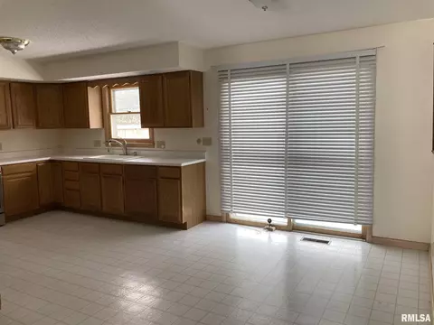 2317 Sangamon Ave, Springfield, IL 62702 photo 7