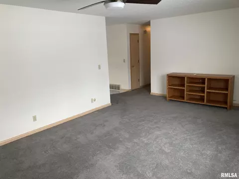 2317 Sangamon Ave, Springfield, IL 62702 photo 5