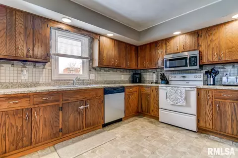 2804 Huron Dr, Springfield, IL 62702 photo 9