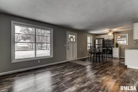 2049 Buchanan St, Springfield, IL 62703 photo 2