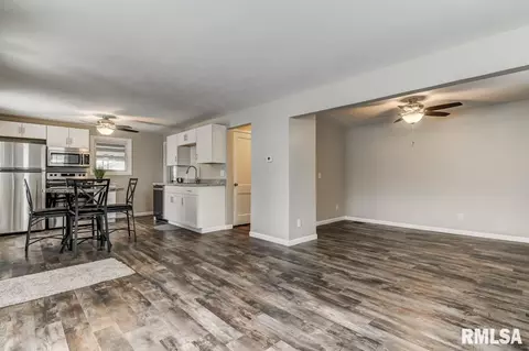 2049 Buchanan St, Springfield, IL 62703 photo 4
