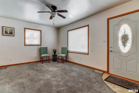 16 Hedge Dr, Springfield, IL 62702 photo 3