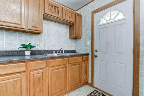 16 Hedge Dr, Springfield, IL 62702 photo 8