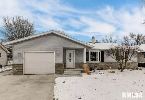 625 E Walnut St, Chatham, IL 62629 photo 1