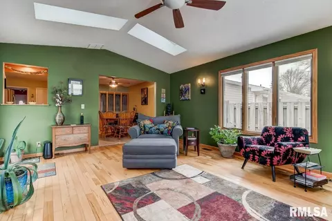 625 E Walnut St, Chatham, IL 62629 photo 13