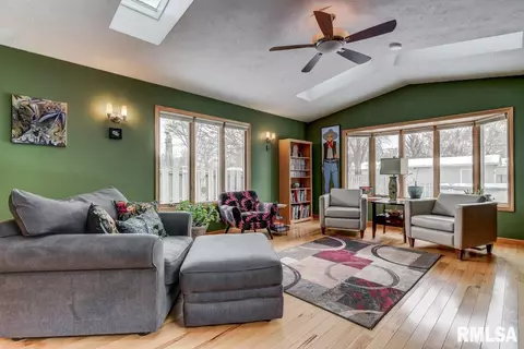 625 E Walnut St, Chatham, IL 62629 photo 12