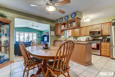 625 E Walnut St, Chatham, IL 62629 photo 10