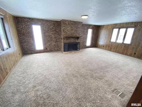1006 E Crosby St, Elkhart, IL 62634 photo 7