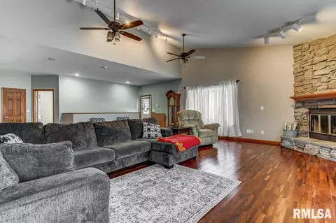 3675 Spaulding Orchard Rd, Springfield, IL 62711 photo 6