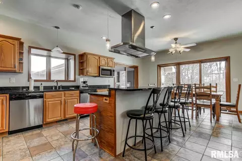 3675 Spaulding Orchard Rd, Springfield, IL 62711 photo 8