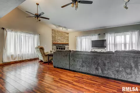 3675 Spaulding Orchard Rd, Springfield, IL 62711 photo 5