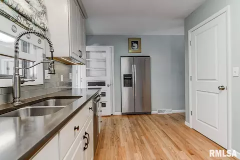 1061 Archer Elevator Rd, Springfield, IL 62711 photo 8
