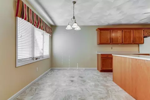 2529 Chapel Hill Rd, Springfield, IL 62702 photo 3