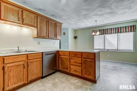 2529 Chapel Hill Rd, Springfield, IL 62702 photo 8